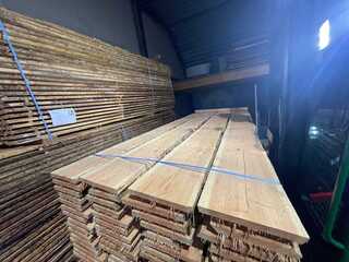 Ca. 48x Douglas Onbekantrechte Schaaldelen, 22×200-250mm, lengte 500cm